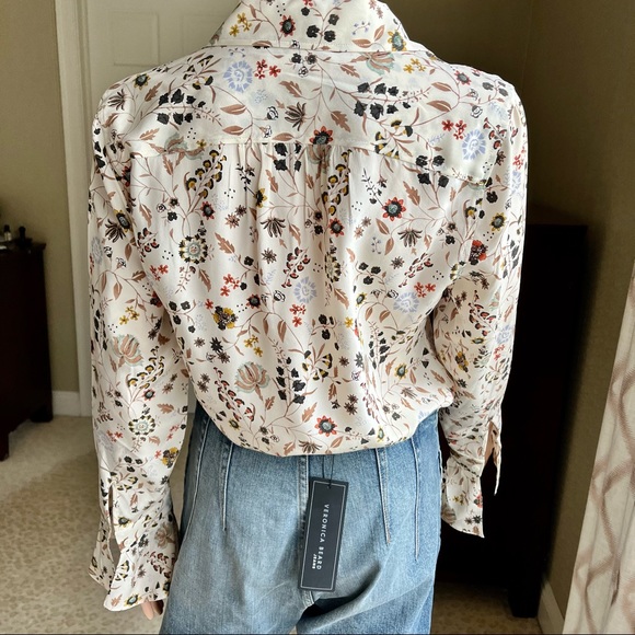 Frame ruffle cuff floral silk 70s shirt in off-white - Picture 6 of 10
